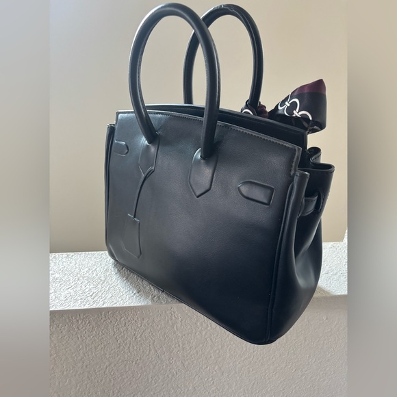 Black Handbag with Tan Wallet - Picture 2 of 5